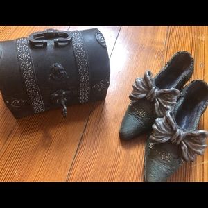 Paperweights! Trinkets!